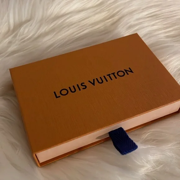 Louis Vuitton Gold Lock - Picture 6 of 6
